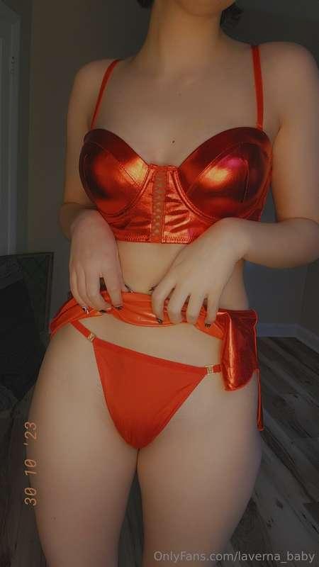 Here's the rest of my Halloween photoshoot!! 🎃  Dm me for th..
