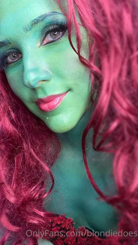 New set dropping tomorrow of my Poison Ivy!