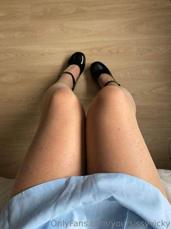 Some meat to handle…🥩🩵 Then my little clitty goes💧and your y..