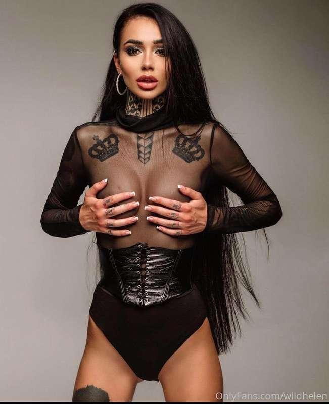 Do you want to see the tits of this Queen of the Night? Just..