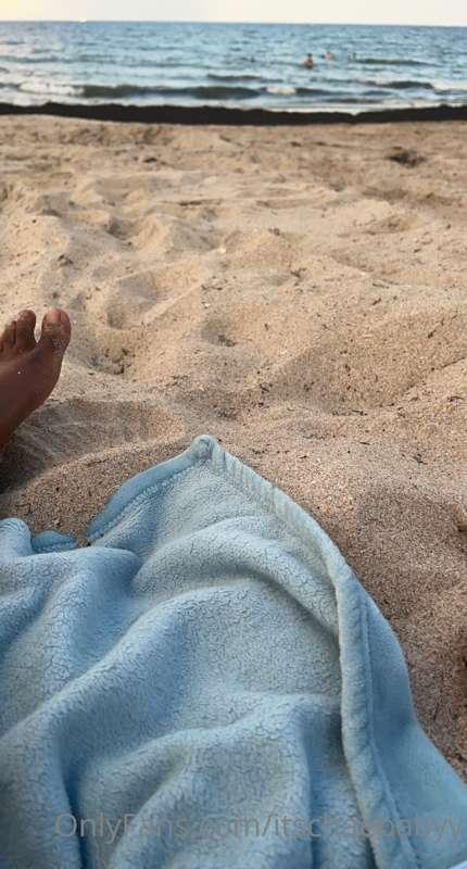 Any feet lovers ? I’ll get them cute and sexy for you daddy ..