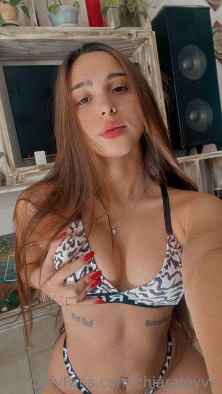 Nobody wants to play with this rich Latina? 🥵👅