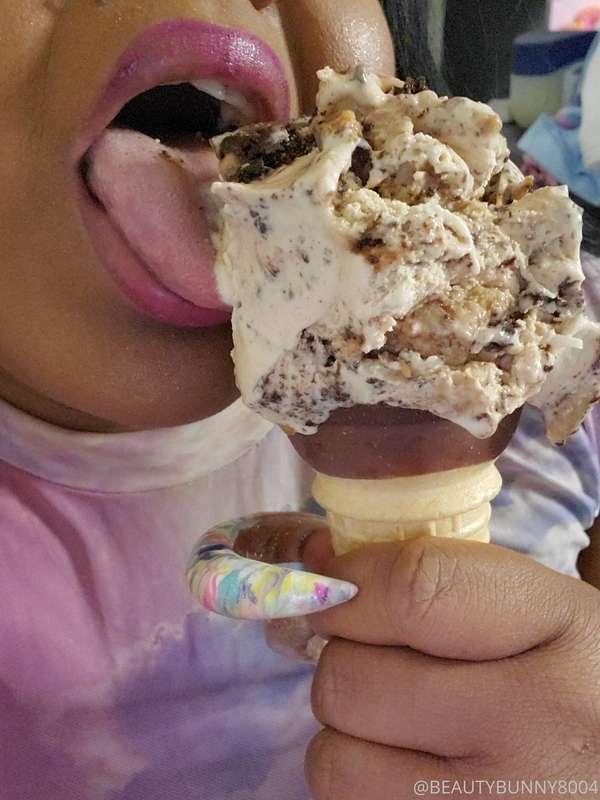 Yummy ice cream tummy 😋