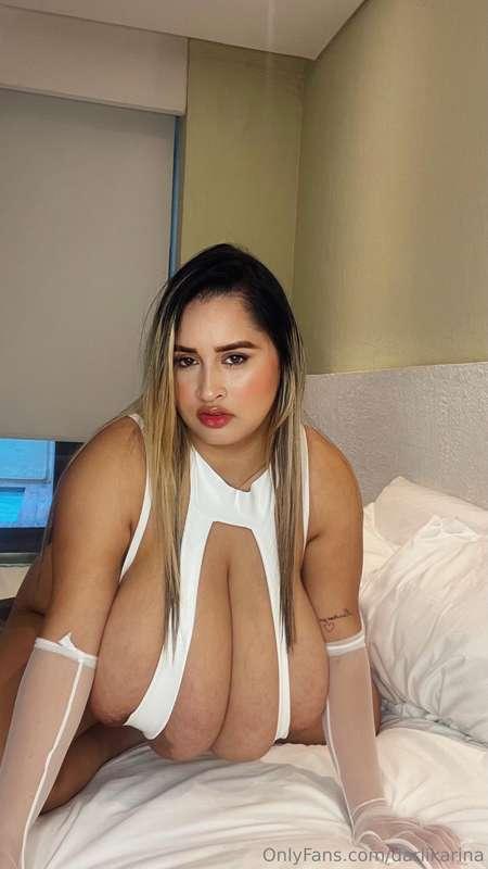 I’m in bed, touching myself slowly… come finish what I start..