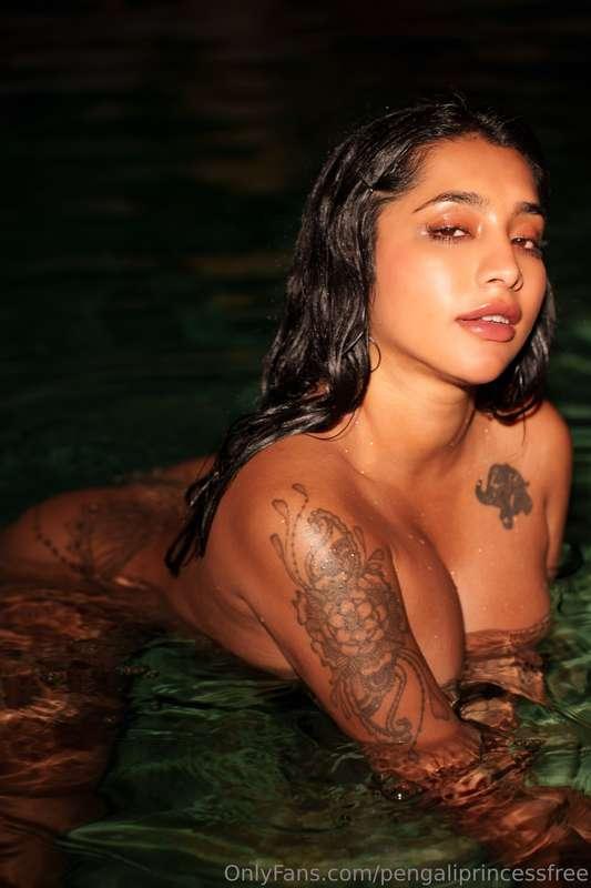 ***POOL SHOOT PIC BUNDLE***  Check out my exclusive nudes fr..