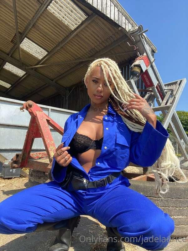 Who wants some behind the scenes action from the farm ?? I f..