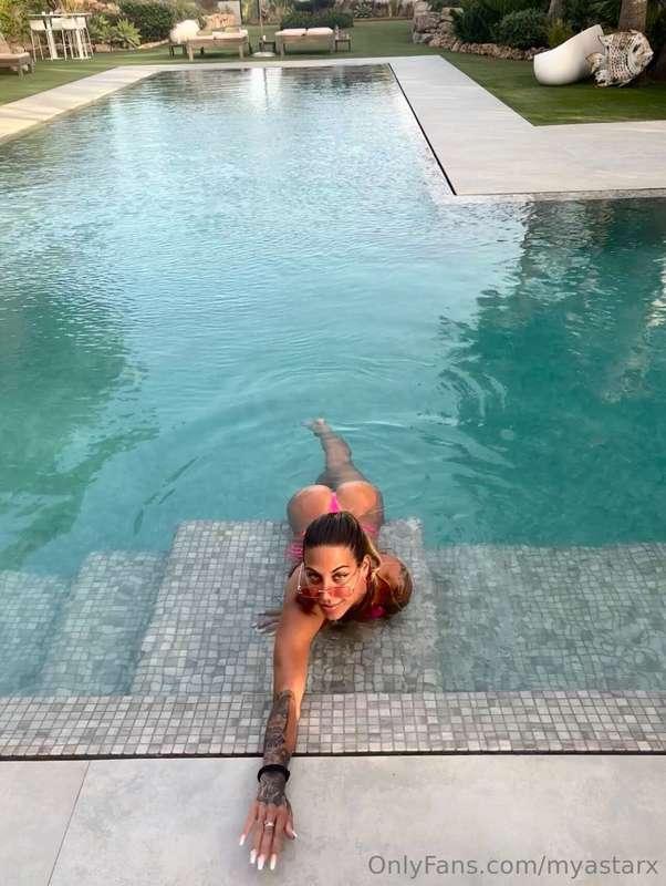 Admire this beautiful view! 😛❤