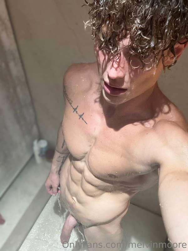 Come save water with me… 😏🚿 
I’ll start your day in a fun wa..