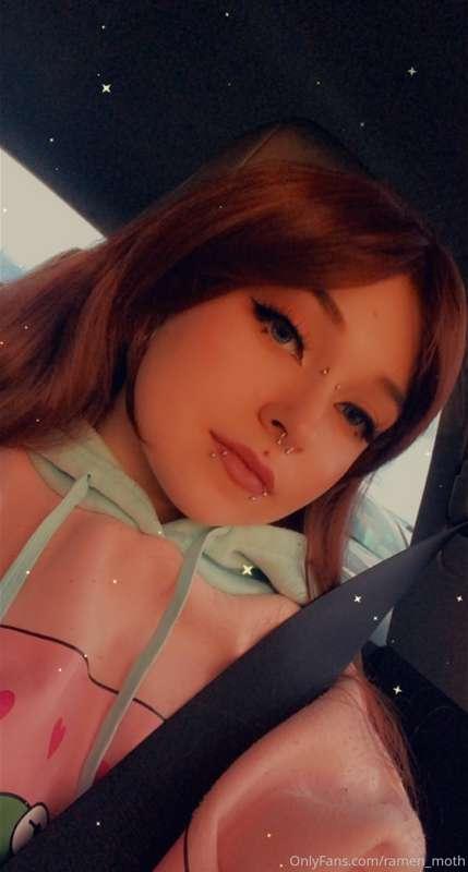 Hi! Here’s a cute selfie since I’m not posting or sending an..