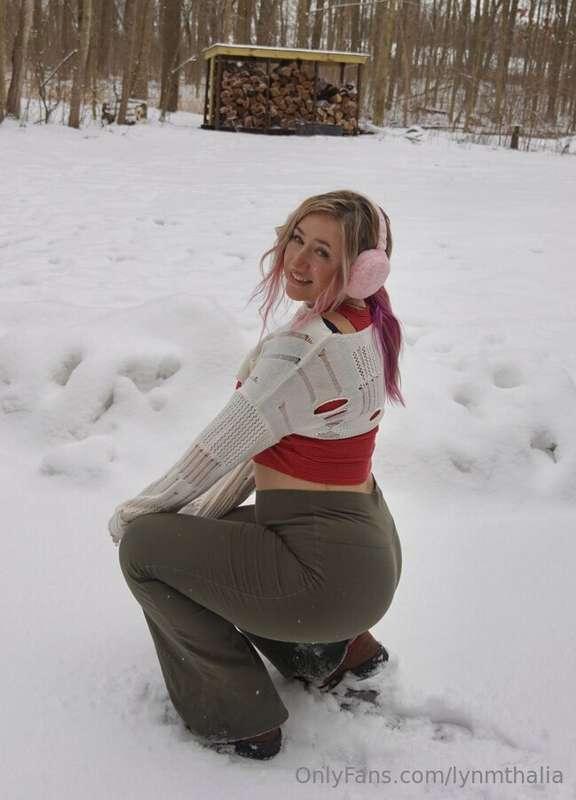  Want to make snow angels with me? 😋