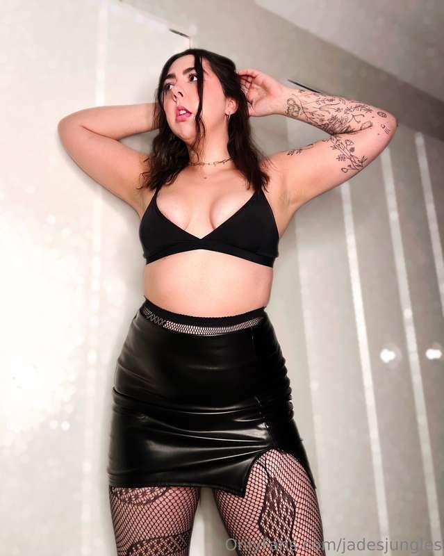 worship the ground I walk on 🖤