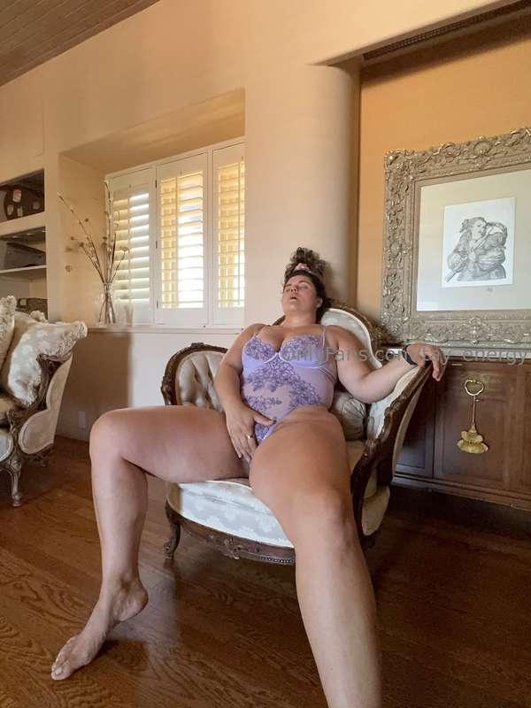 Happy Friday, hot stuff 💜💜💜 