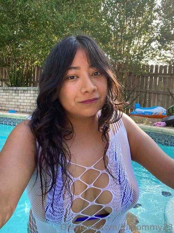 Micro bikini in the pool!!!! Xoxo 😘 like this post! What a h..