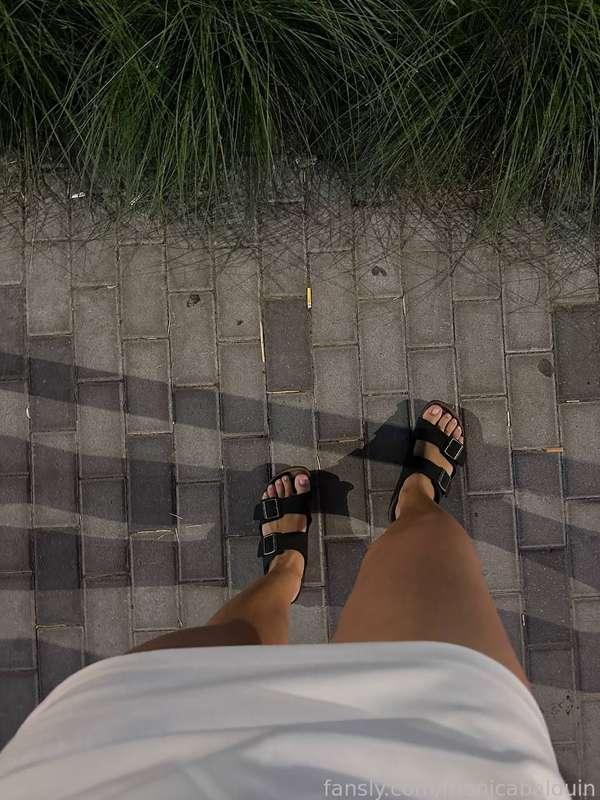 I know that you are in love with my sexy feet, wanna look at them closer now, loser?

#feet #footfetish #goddess #birkenstock #toes #footworship #sexy #findom #femdom 