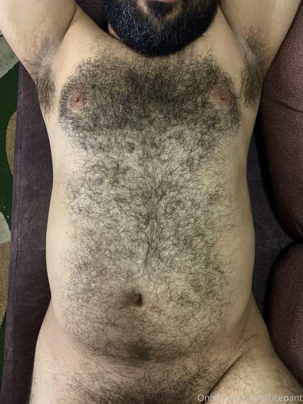Amo el cuerpo de mi oso, y más cuando tiene la verga dura.