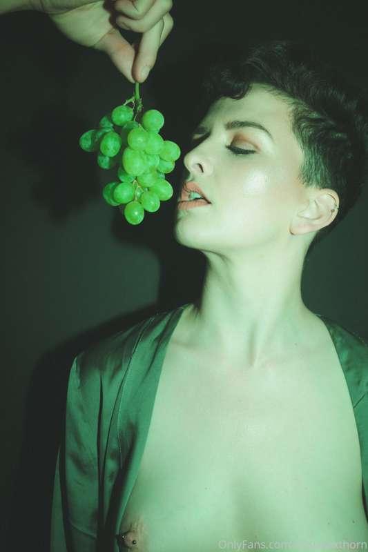 It's Fridayyyy. Which means we have another fruit post :P To..