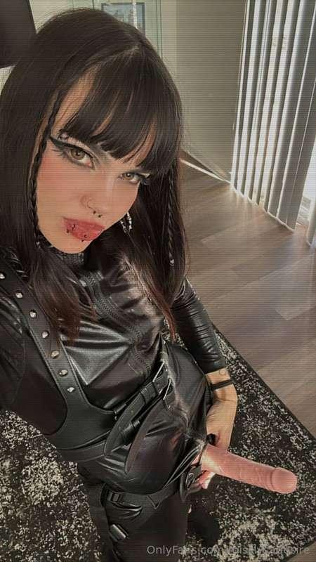 Come here little hoe, i'm gonna fuck you right now