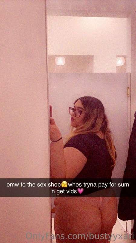 lmk if u tryna buy me a toy rn😘💕