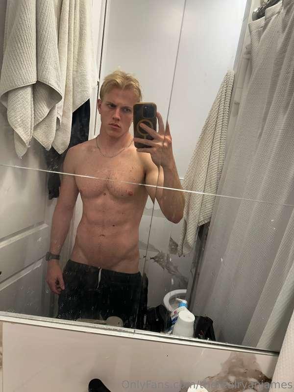 shower sex anyone?  meet me in ur DMs for shower play😉