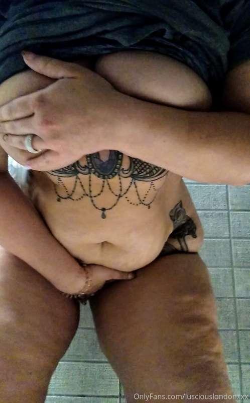Exhibitionist Masturbation!!! Had to stop at a rest stop to ..