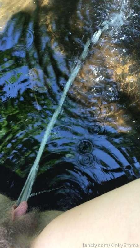 Peeing in a pond!

#piss #pissing #pee #peeing #hairypussy #pussylips #biglabia #exhibitionist #outdoors #fyp