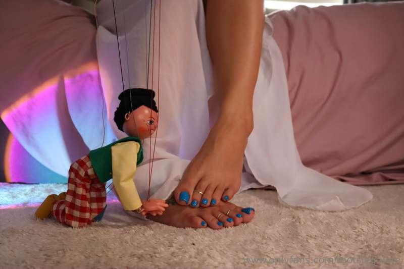 footsiegalore image #0