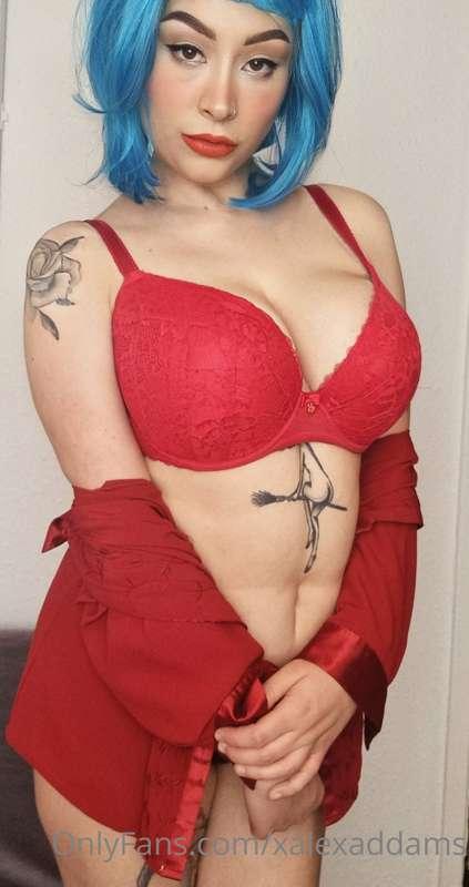 ## where would you kiss me?? 💋 
$0 - nowhere 😔
$5 - on the c..