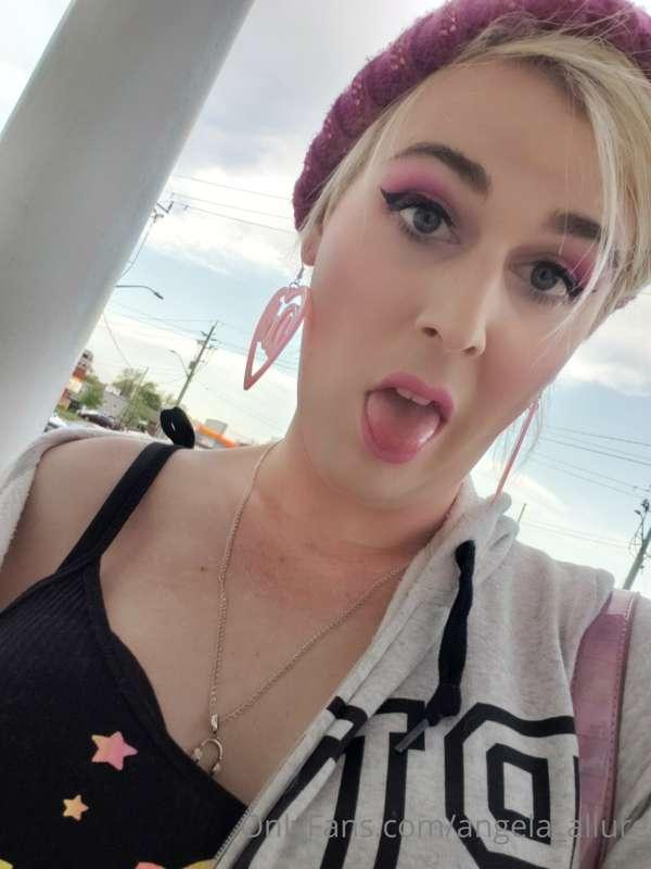 I look pretty good as a femboy dont you think 😚💖? Hmm I actu..