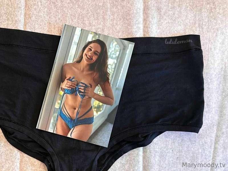 Last day to buy $100 panties! 💌

Tracking and an autograph i..