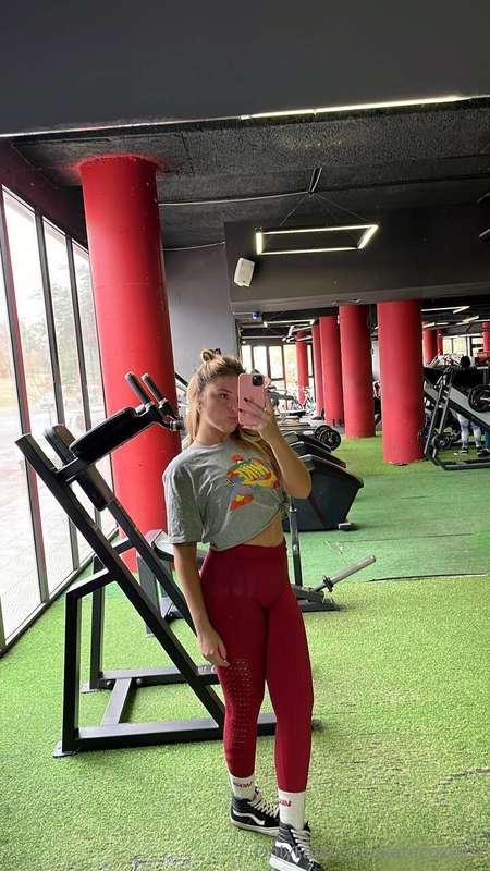 it is a hard work to keep in this shape! ❤️🥰