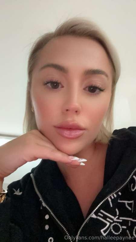 Up all night on my VIP PAGE ⬇️  https://onlyfans.com/hallepa..