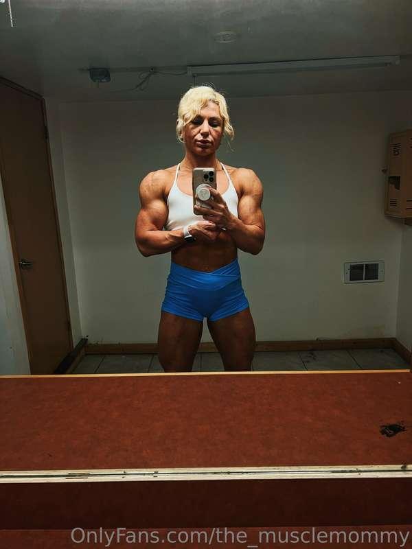 Shoulders to be worshipped
