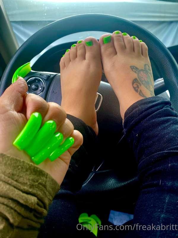 Feet on the wheel 👅👅👅