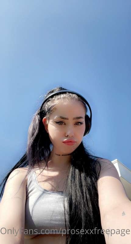 would u squeeze my face yes or no