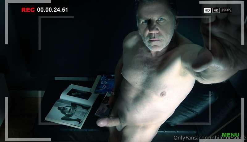 SELFME SERIE
"Time to check the camera screen...and we shoot..