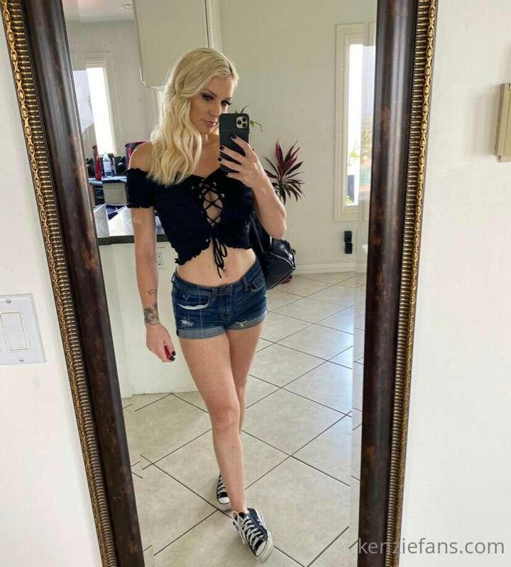 Feeling cute 🖤