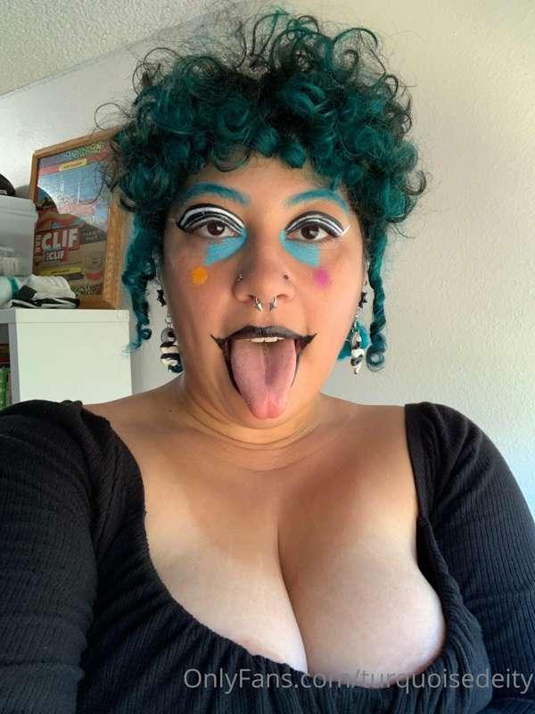 Clown make up and a squishy booty what more could you want??..