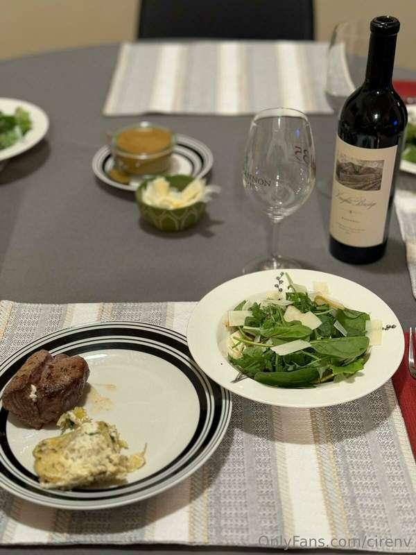 Yummy 😋. What did you have for dinner? 🤔
Tell me in the DMs...