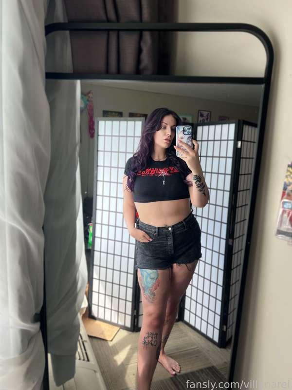 Some more mirror selfies of yesterdays outfit ✨

#fyp #tall #tallgirl #alt #alternative #altgirl #emo #goth #gothgirl #tattoos #inked #purplehair #croptop #shorts #denim #denimshorts #tummy #musclemommy #thicc #thighs #abs #feet #toes