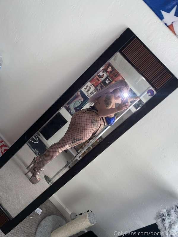 Kiss my ass ❤️🤤 who loves me? 😍
