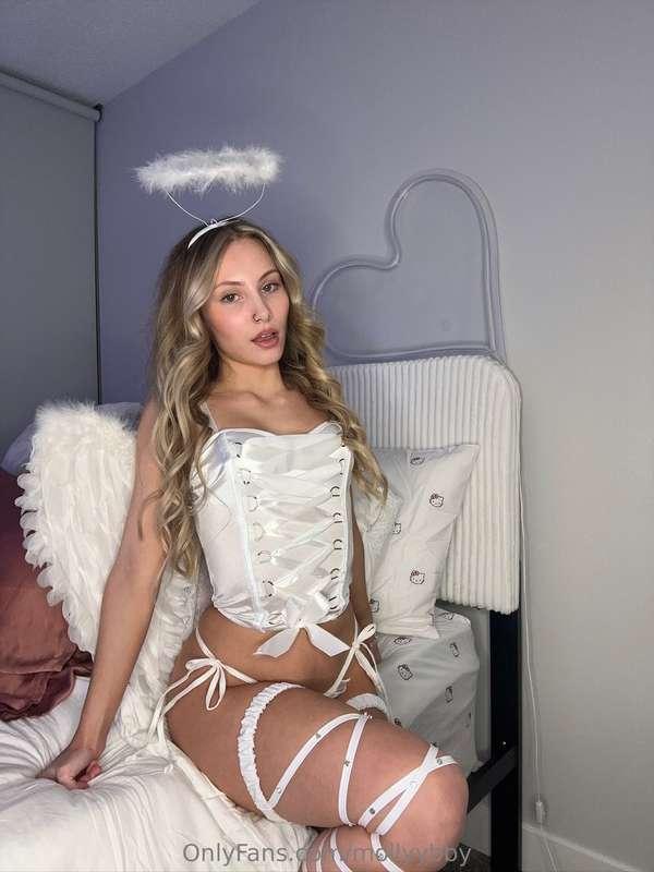 Can I be your angel?😘