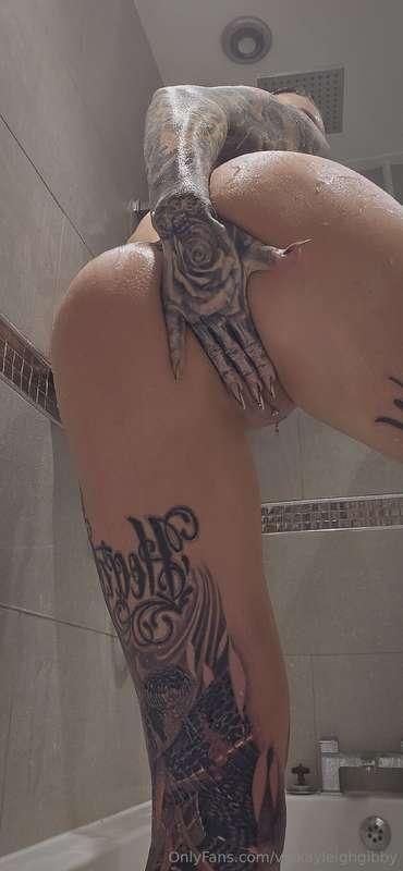Who likes shower sex? 👀🫧