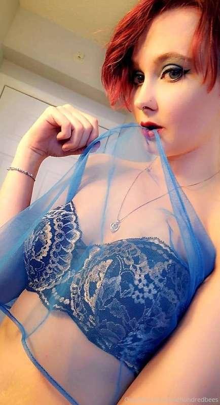 Love a little tease? @Breezexox has a free and a paid page w..