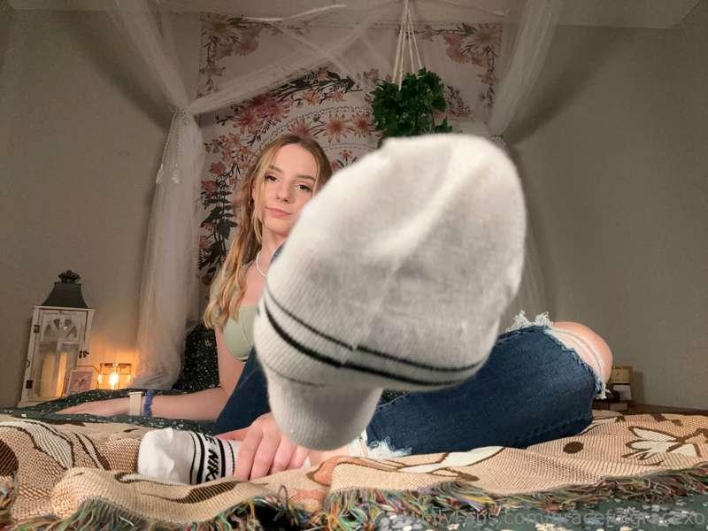 Who else loves a good sock sniff ? Would you sniff mine ?💟🥰