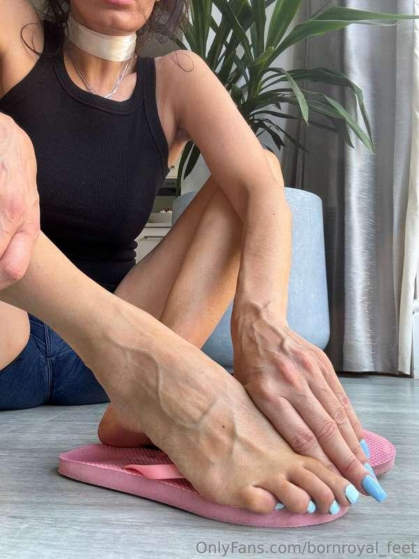 bornroyal_feet image #4