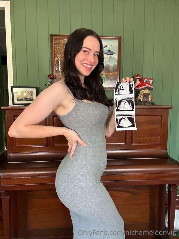 I have been hiding something from you…  ⭐ I’m pregnant!! ⭐  ..