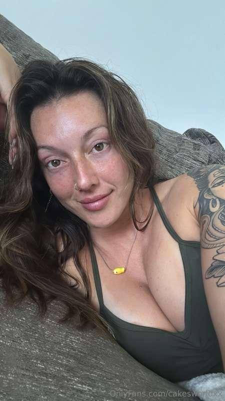 My bare face doesn’t need makeup… just your cum all over it ..