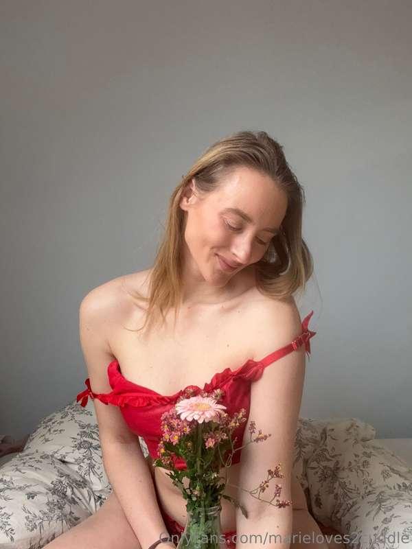 marieloves2cuddle image #0