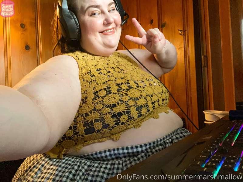 Your fat gamer girl. 🤓