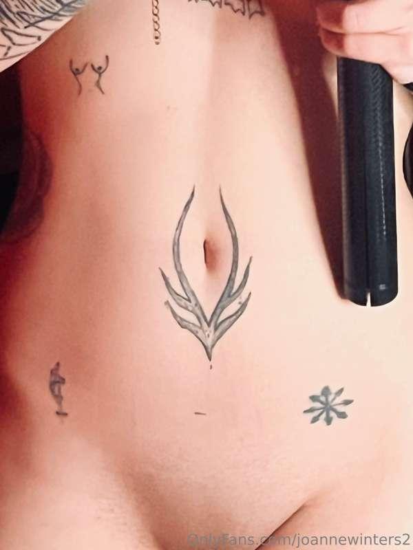 Watch me finger my navel 🥰🫶🏻